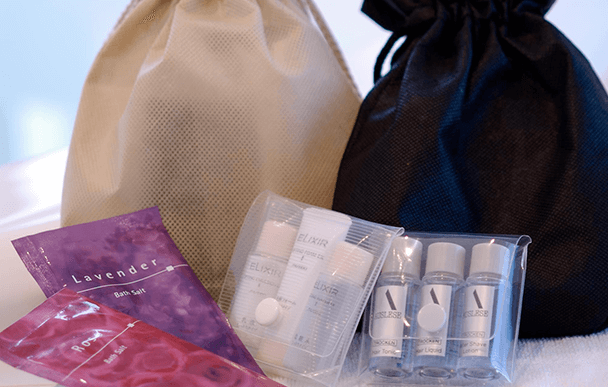 女性限定的一次性化妆包服务中