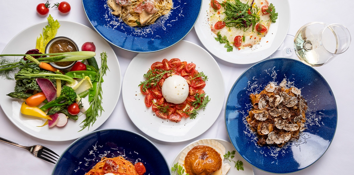 享受夜景的奢华晚餐