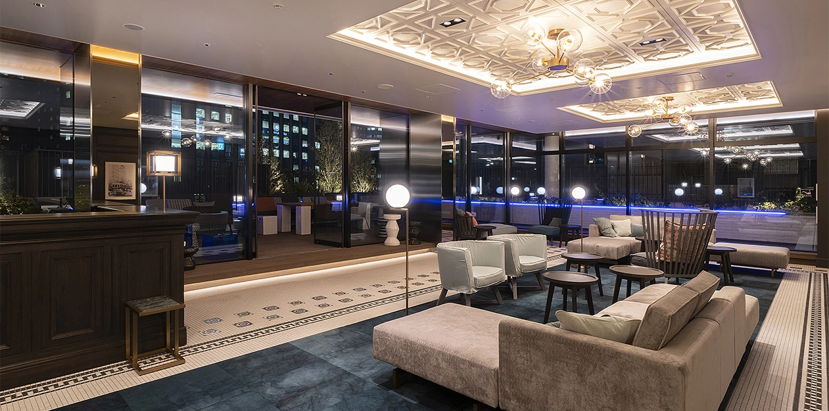 和特别的葡萄酒一起和朋友聊天的夜晚