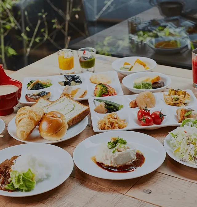 考究的日式西式早餐自助餐