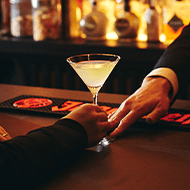 酒吧“KONJIKI金色”