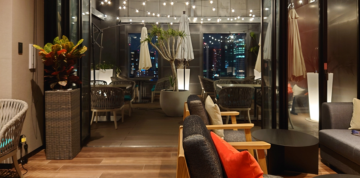 酒店顶层20层的屋顶BAR