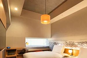 宽敞的客房天花板高度