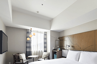 宽敞的客房天花板高度