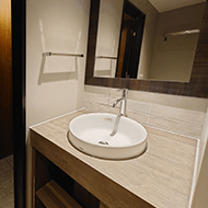 双人房、双床房和豪华双床房间共用一个水槽