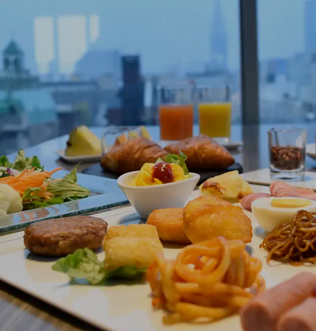 日式西式30种以上可供选择的自助早餐