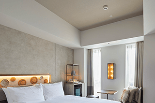 宽敞的客房天花板高度